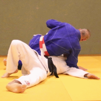 Handgelenkfassen-Kopfklammerwurf07.gif