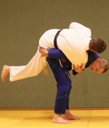 HueftwurfMitGriffAmBein04.gif