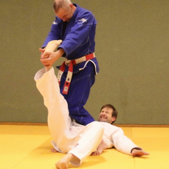 WuergenVonDerSeite-Hueftrad08.gif