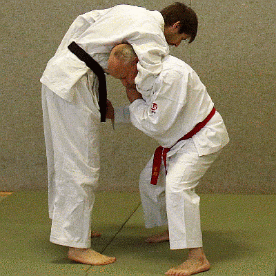 SchwitzkastenVonVorne-Handsperrhebel-Schulterwurf-Handdrehgriff03.gif