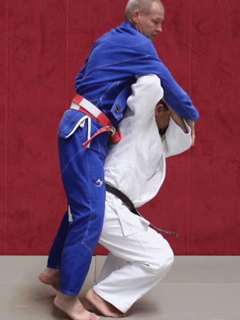 BeidhaendigerSchulterwurf02.gif