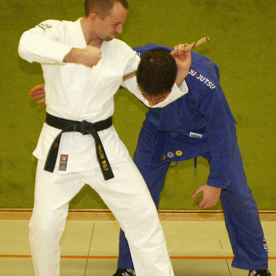 UnterarmwuergeMitDemStock06.gif