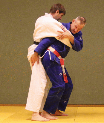HueftwurfMitGriffAmBein03.gif